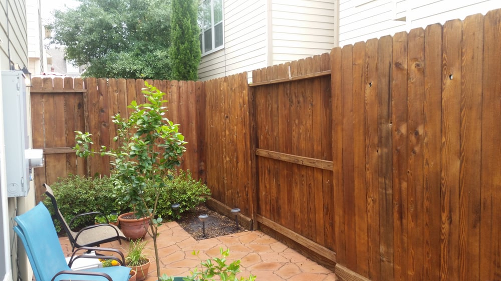 Fence Cleaning & Staining In Shavano Park, Texas Thumbnail