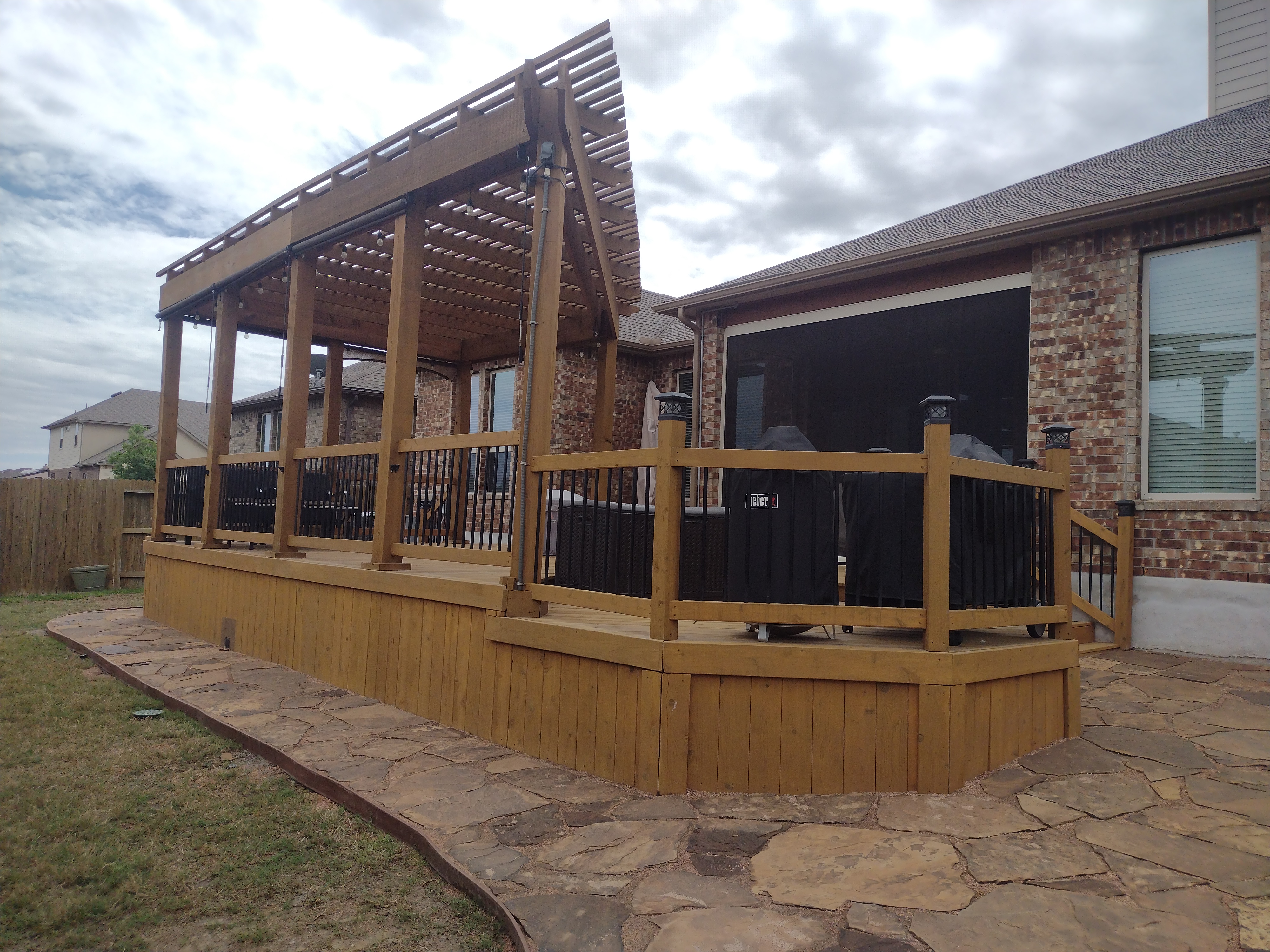 Professional Deck Cleaning & Staining In Helotes, TX Thumbnail
